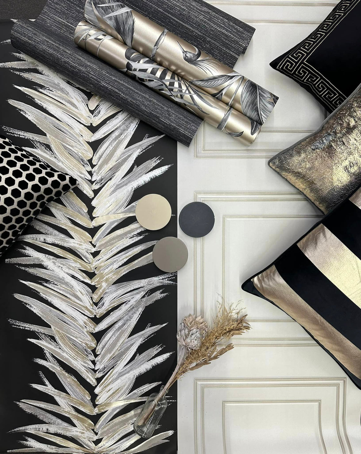 Amara Panel Cream/Gold Belgravia Decor Wallpaper GB7389 Nobletts