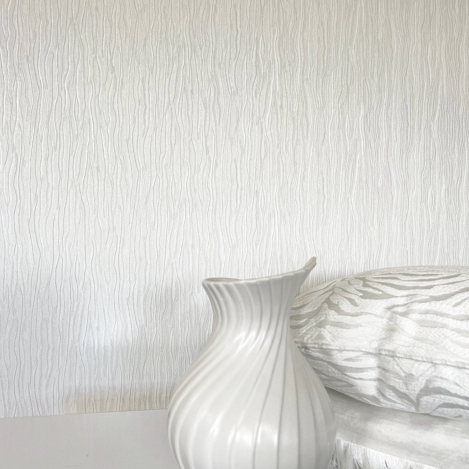 Tiffany White Plain Wallpaper | Belgravia Wallcoverings | GB41334